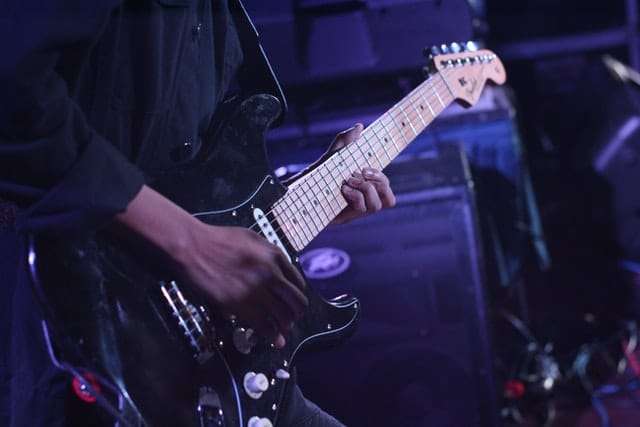 easy Deftones songs to learn play on guitar tabs